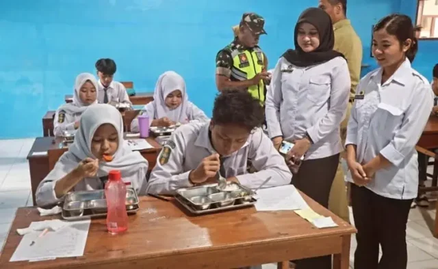 104 Santri di Sumowono Nikmati Program Makan Bergizi Gratis dari Pemkab Semarang
