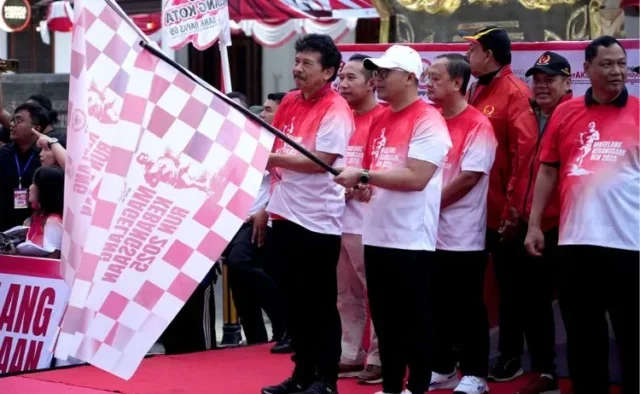 Meriah! Ribuan Peserta Ikuti Magelang Kebangsaan Fun Run 2025 di Alun-Alun Kota