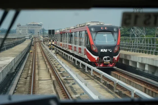 KAI Tambah Pengamanan di Stasiun LRT Jabodebek Jelang Peringatan Hari Bhayangkara ke-79 di Monas dan Imbau Masyarakat Gunakan Transportasi Umum serta Selalu Utamakan Keselamatan