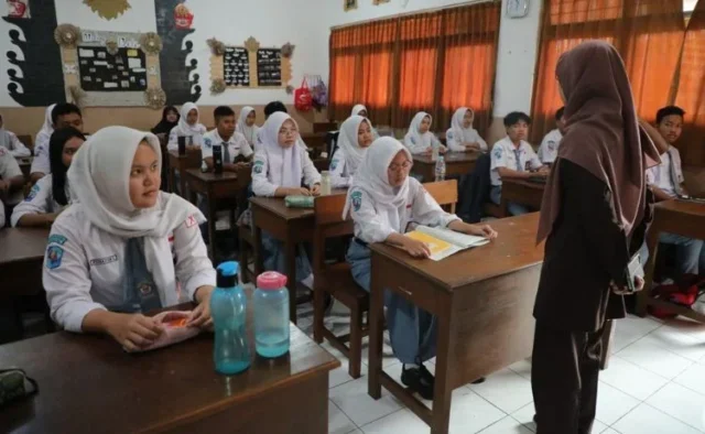 3.000 Kursi Masih Kosong, Jateng Buka SPMB Tahap II Sekolah Swasta Gratis untuk Siswa Miskin