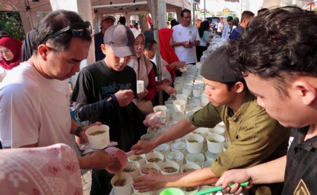 14.582 Mangkuk Soto, Jateng Catat Rekor MURI di Alun-alun Jepara