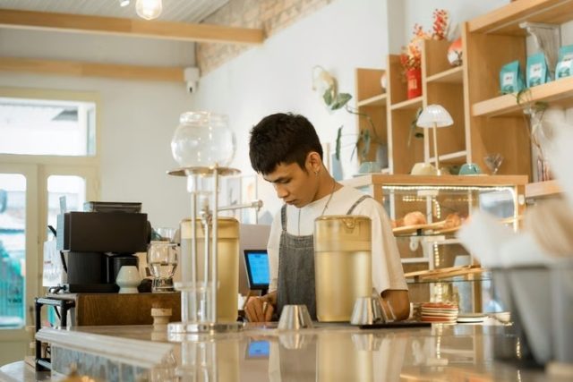 Bukan Sekadar Balik Modal, Begini Cara Bijak Mengatur Uang Usaha