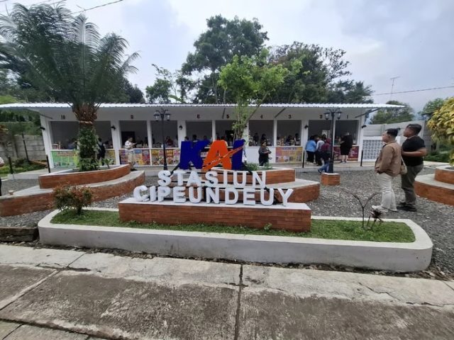 KAI Daop 2 Bandung Tertibkan Stasiun dengan Sediakan Area Kios Khusus di Cipendeuy