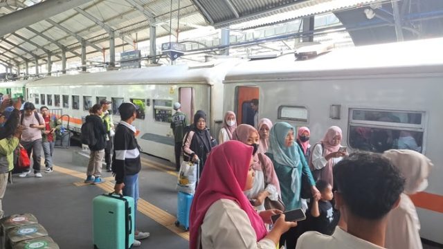 Penjualan Tiket KA Nataru Meningkat, Stasiun Surabaya Pasarturi Jadi Stasiun Keberangkatan Terfavorit